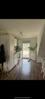 Charmante Dachgeschosswohnung mit Dachterrasse in ruhiger Lage
