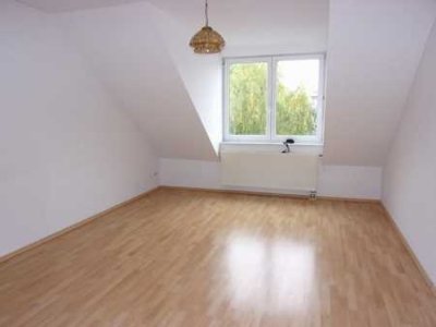 TOP - Single - Wohnung !! 
Preiswert--Dachgeschoß--Lift !!