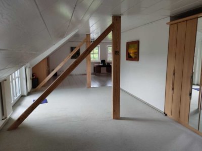 1-Zimmer-Wohnung mit Balkon, Loggia und Einbauküche in Hummeltal