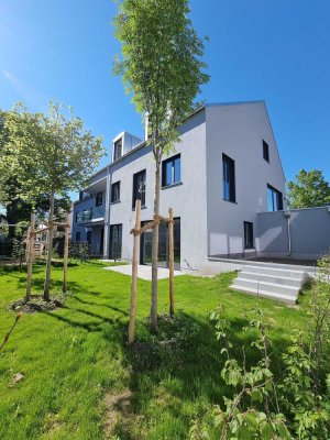 Luxuriöses Reiheneckhaus in ansprechender Lage mit großem Garten