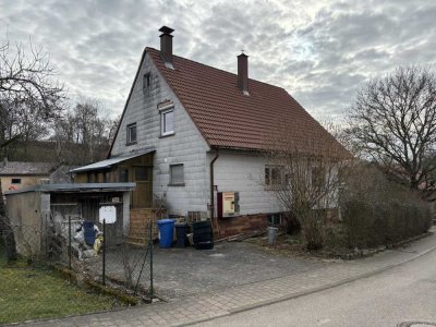Zwangsversteigerung: Einfamilienhaus mit ehemaliger Gaststätte und Garage zu verkaufen