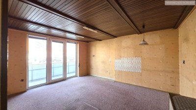 Sanierungsbedürftige 1+ Zimmer Wohnung mit großer Loggia in U-6 Nähe - Hochparterre