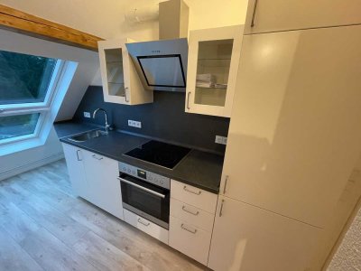 Sanierte Wohnung mit EBK & PKW-Stellplatz.