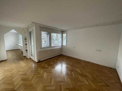 Außergewöhnliche 3,5 Zi.-Wohnung mit Dachterrassen & Garage in ES!