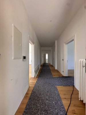 Erstbezug 6 Zimmer - Perfekte OG-Wohnung nach komplett Sanierung - Denkmalgeschützte Villa.