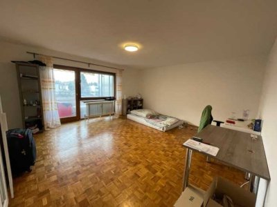 Partially furnished 25-sqm room in Karlsruhe's Nordweststadt in a nice 3-person shared flat