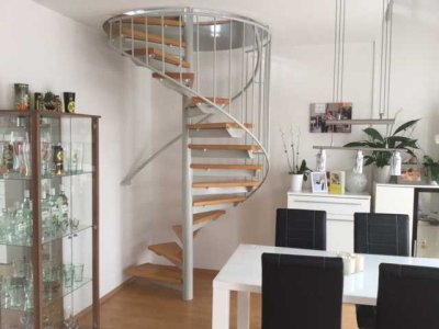 Schöne und gepflegte 3-Raum-Maisonette-Wohnung mit Balkon und Einbauküche in Altendiez