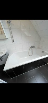 ruhige und gepflegte Dachgeschoss-Wohnung in zentraler Lage