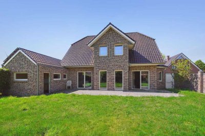 Klassisch & Hochwertig: Einfamilienhaus mit Designerküche, Wärmepumpe, PV-Anlage & Luxusausstattung