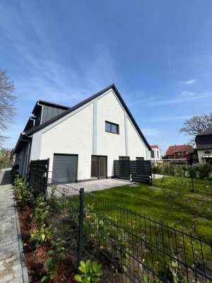 *Reserviert* - Balkon,Begehbare Garderobe,Bad en Suite, Offene Küche , Fischgrät Parkett,