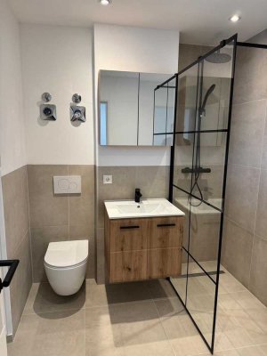 Hochwertig & möbliert: Helles Apartment mit TG-Stellplatz & Balkon