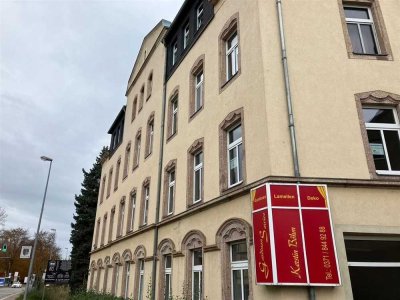 Großzügige 3-Zimmer mit Garage, Laminat, EBK und Wannenbad in guter Lage