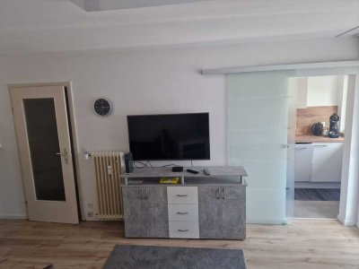 Neuwertig möblierte Einzimmerwohnung mit guter Anbindung an öffentliche Verkehrsmittel