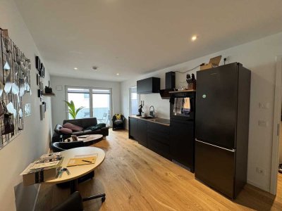 Sonnige Neubau 2 Zi-Wohnung mit großem Balkon und TG Stellplatz