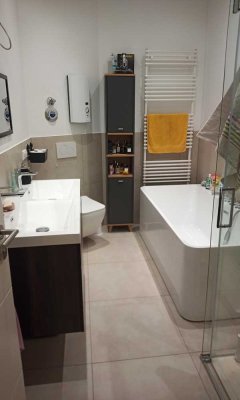 ++TOP komplett sanierte 4 ZKB++Balkon++Tageslichtbad++