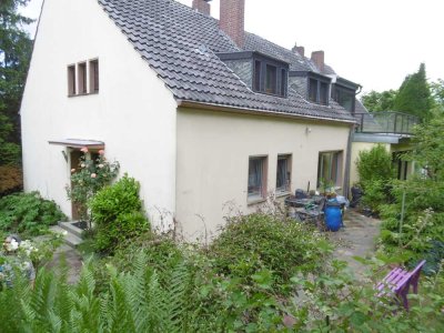 MG-Odenkirchen Zweifamilienhaus in zentraler Lage mit großem Grundstück