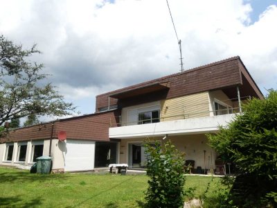 Architektenhaus mit Indoor-Pool, ELW und großem Grundstück