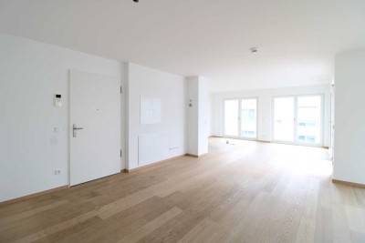 Moderne 2,5-Zi-Penthouse-Wohnung mit Dachterrasse, neuer EBK! Aufzug vorhanden!