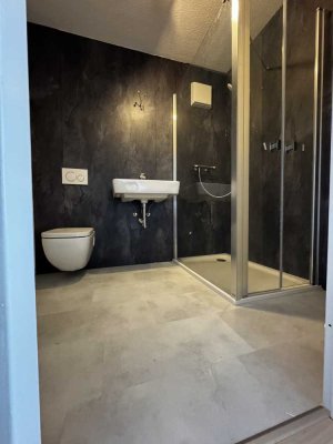 Stilvolle 2-Zimmer-Dachgeschosswohnung mit geh. Innenausstattung mit Balkon in Mörfelden-Walldorf