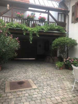 Gemütliche 2-Zimmer-Wohnung mit EBK in Birkweiler