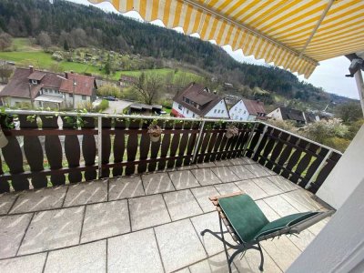 Stilvolle, modernisierte 3-Zimmer EG-Wohnung mit Balkon und Einbauküche