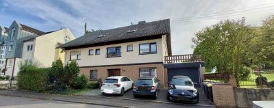 Stilvolle 3-Zimmer Dachgeschoss-Wohnung mit Balkon und Ausblick ins Grüne