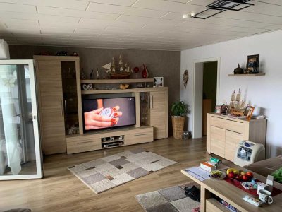 Geräumige 3,5-Zimmer-Erdgeschosswohnung mit zwei Terrassen, Garten und Garage in Lingenfeld