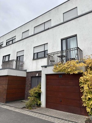 Attraktives, teilmöbliertes Reihenmittelhaus mit moderner Energieversorgung in Alt-Erkrath
