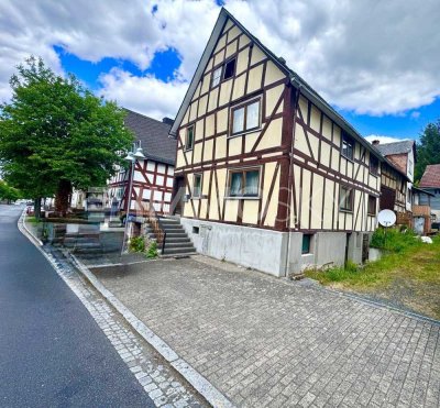 Charmantes Einfamilienhaus mit großzügiger Scheune