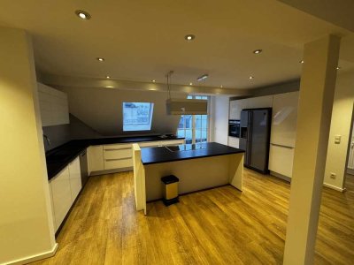 Exklusive 4-Zimmer Penthouse-Wohnung mit Terrasse in Solingen-Mitte