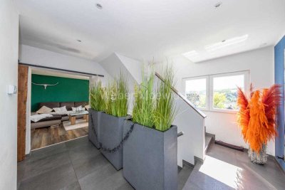 Schickes Eigenheim mit Einliegerwohnung, Doppelgarage, Terrasse und zwei Balkonen