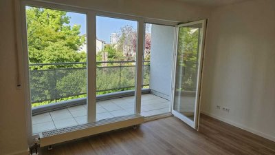 Großzügige 2-Raum-Wohnung mit Balkon und Küche