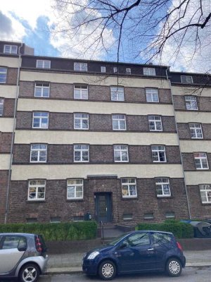 WG-taugliche 3-Zimmer mit Einbauküche, Laminat, Balkon und Wanne in ruhiger Lage!