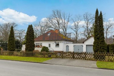 Charmanter Bungalow auf großem Naturgrundstück mit Potenzial