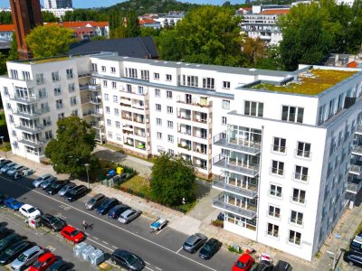 Freie 3-Zimmer-Altbauwohnung in ruhiger Fahrradstraße mit Südbalkon und hohen Decken