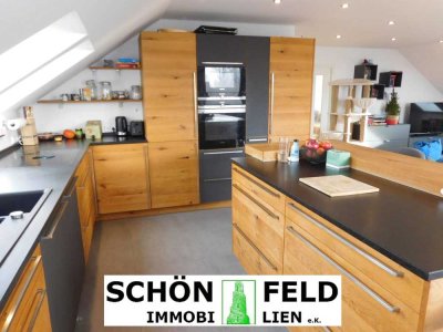 Flughafen-Nähe:
Gehobene Dachgeschoß-Wohnung 
mit BORA-Herd und Wellness pur