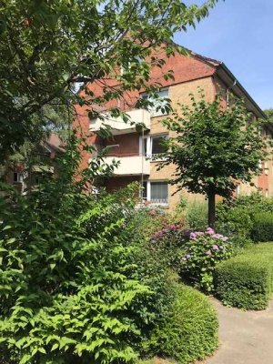 Möblierte 2 Zi.- Wohnung mit Balkon und Einbauküche in Hamburg Groß Borstel