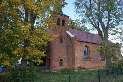 Denkmalgeschützte Dorfkirche direkt am Wasser mit einzigartigem Nutzungspotenzial