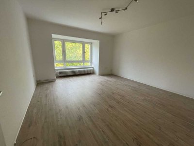 kleine renovierte 3-Zimmer Wohnung mit Badewanne