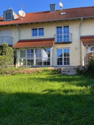 EINLADENDES REIHENMITTELHAUS  IN LANDSHUT-MÜNCHNERAU  MIT GARTEN UND EINZELGARAGE - ZUR MIETE
