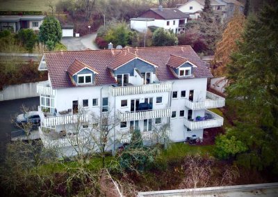 Komfortable 3-Zimmer -Dachgeschoss Eigentumswohnung mit 3 Balkonen