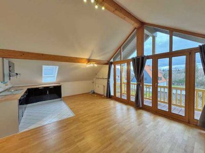 2-Zi.-Dachgeschoss mit Sichtdachstuhl - Süd-Balkon - Neukeferloh