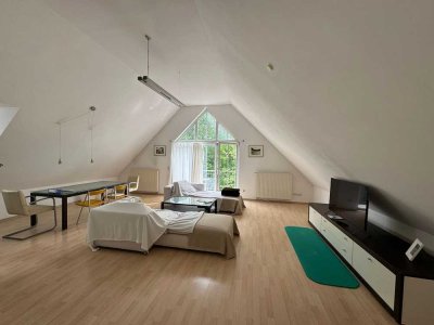 Helle 3-Zimmer Dachgeschosswohnung mit Balkon in Ramersdorf-Perlach