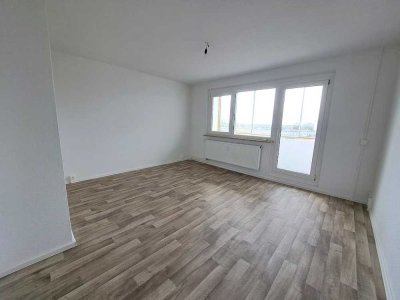 Wir renovieren für Sie - 3-Zimmer-Wohnung mit verglasten Balkon