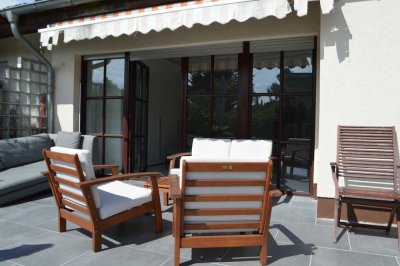 MÖBLIERTES 1-ZIMMER-APARTMENT MIT GROßEM GARTEN – ZU VERMIETEN