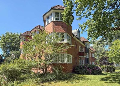 Zentral in Groß Flottbek: 3-Zimmer-Erdgeschosswohnung mit Terrasse und Balkon