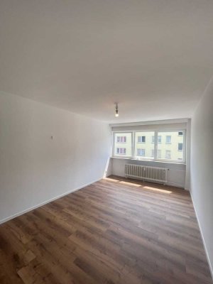 Helle 1-Zimmer-Wohnung im 2. Stock in Frankfurt am Main – Albusstraße