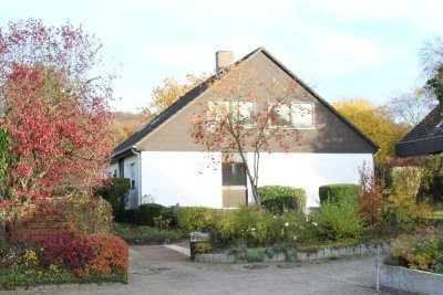 Vor den Toren von Hildesheim - Großes Wohnhaus auf Eigentumsgrundstück in Ortsrandlage