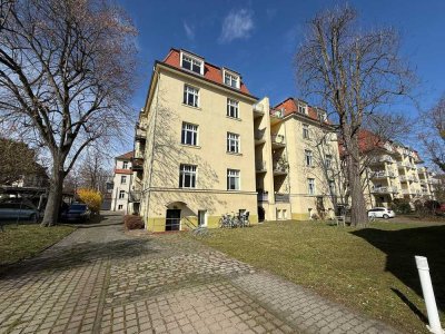 Schöne 2-Raum-Wohnung in ruhiger Lage | sofort verfügbar | Loggia | Parkett | Stuck