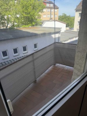 Helle, gut geschnittene 2-Zimmer-Wohnung mit Balkon in beliebter Lage Oberrads!